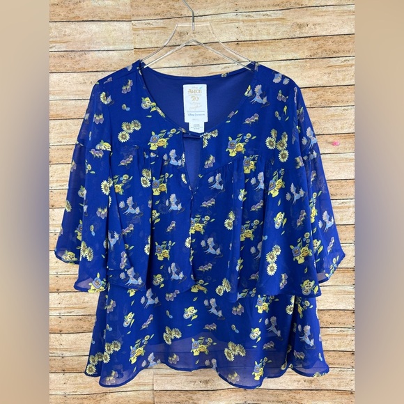 Disney Tops - Her Universe X Disney - Alice in Wonderland by Mary Blair Top Size XXL EUC
